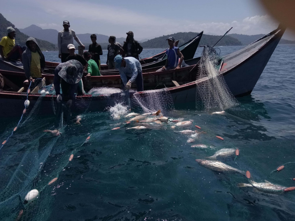 melestarikan laut memang tak mudah tapi demi hasi yang melimpah semangat lah untuk menjaganya. 